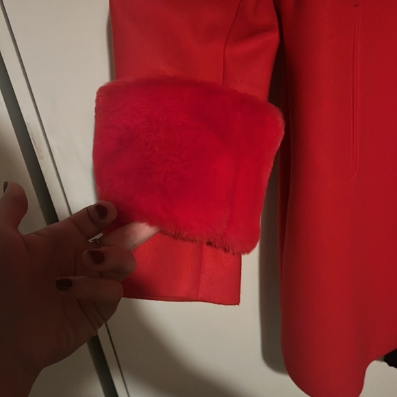 Red Coat with detachable fur sleeve detail - Picture 2 of 3